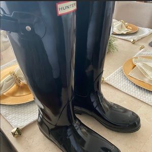 Hunter rain boots w/ 1 pair boot socks